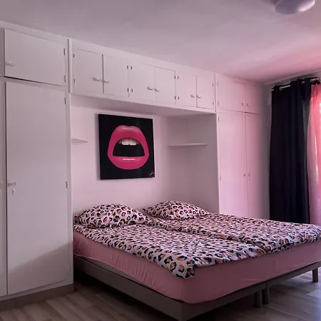 Studio Modern *